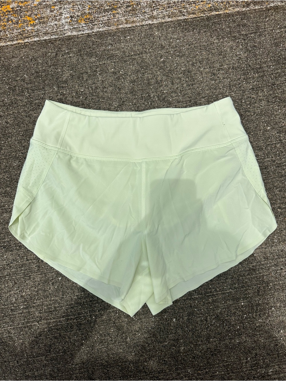 Athleta Light Yellow Run With It 3.5" Short - Size XS
